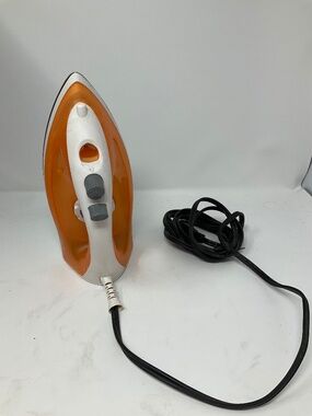 Rival Steam Iron never used no box. H292